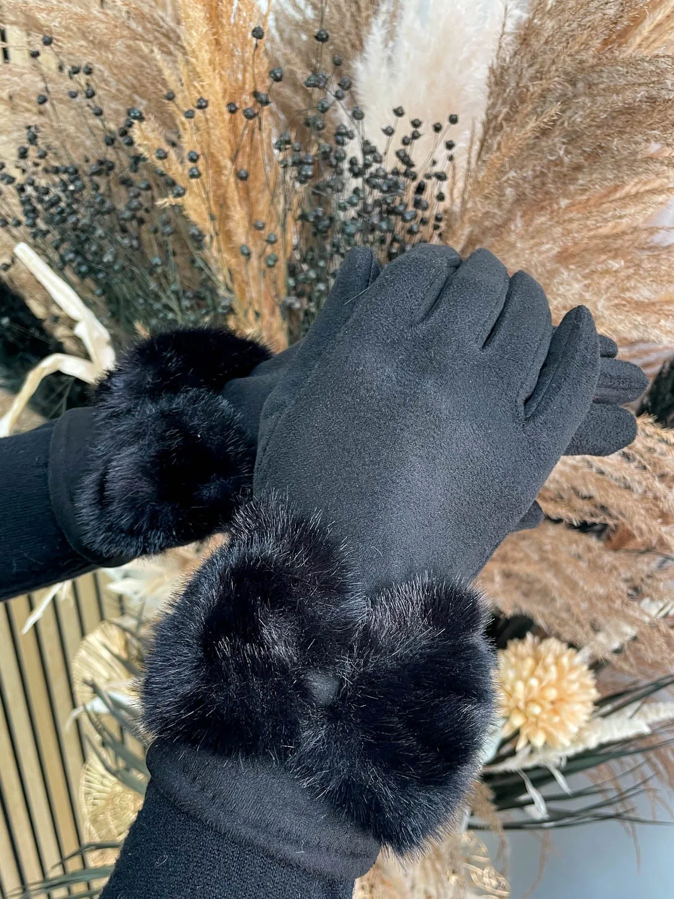 Fur Bow Gloves in 2 Colors