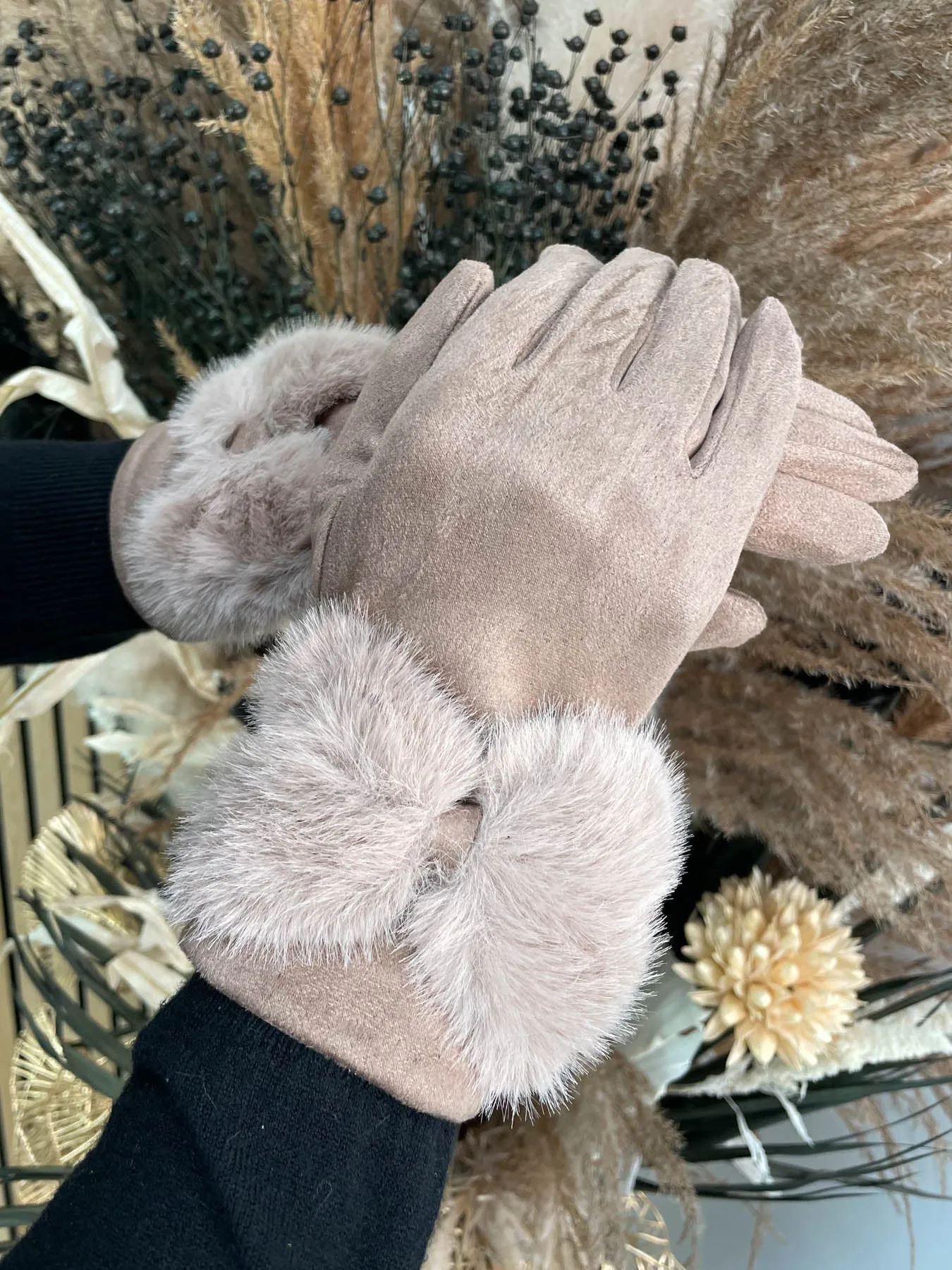 Fur Bow Gloves in 2 Colors