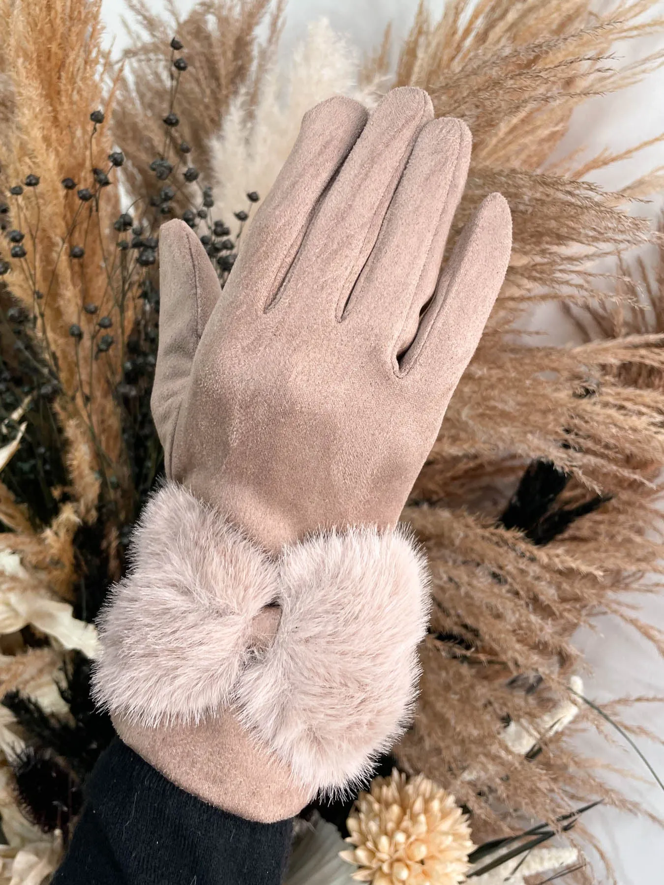 Fur Bow Gloves in 2 Colors