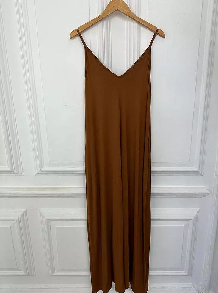 Maxi dress with spaghetti straps - copper color.