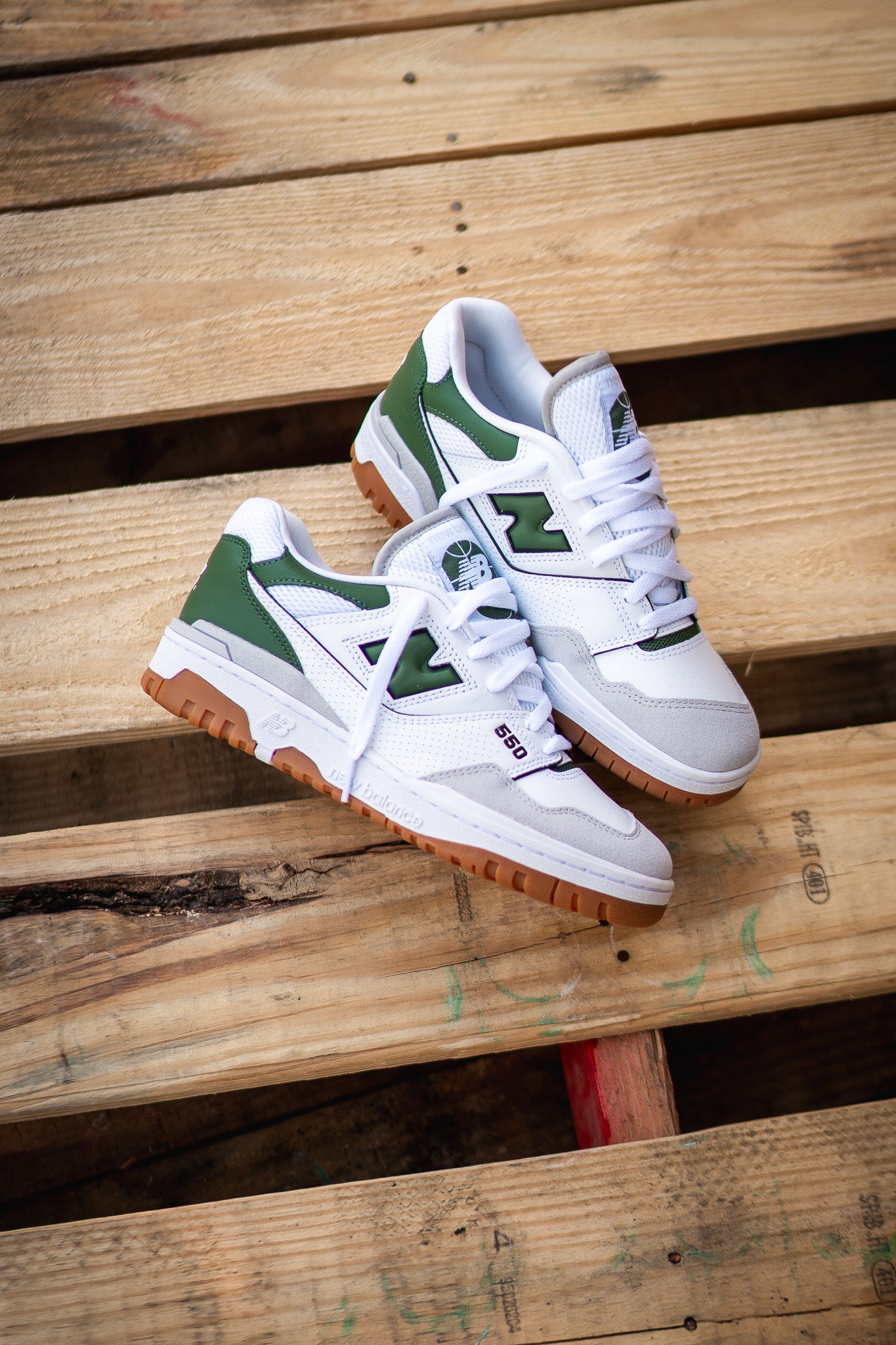 New Balance 550 shoes for men in white and pine green color variant - BB550ESB.